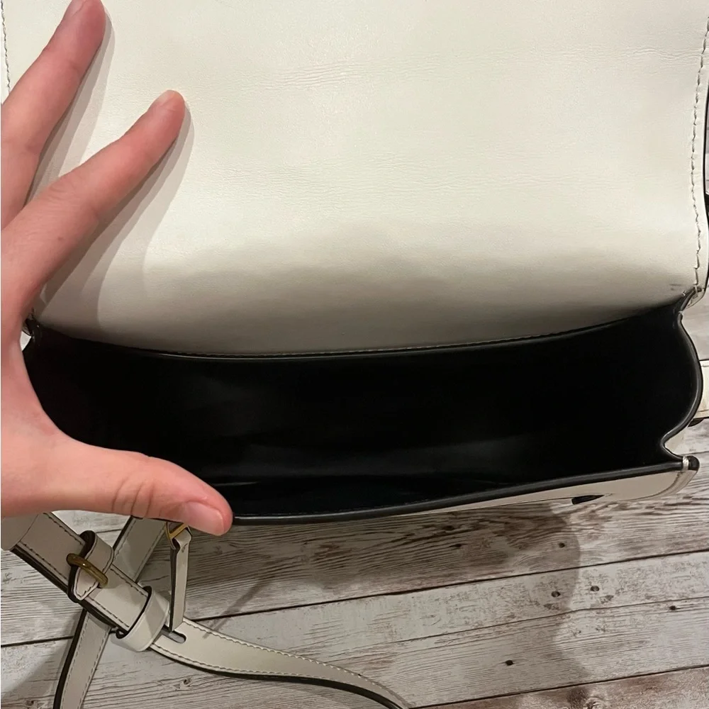 SOLD!! 🥳Tory Burch Medium Saddle Crossbody ✨ - Picture 8 of 12